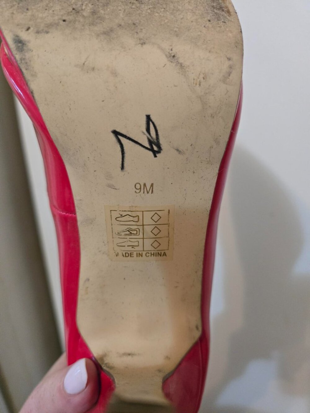 Red heels - Picture 3 of 7